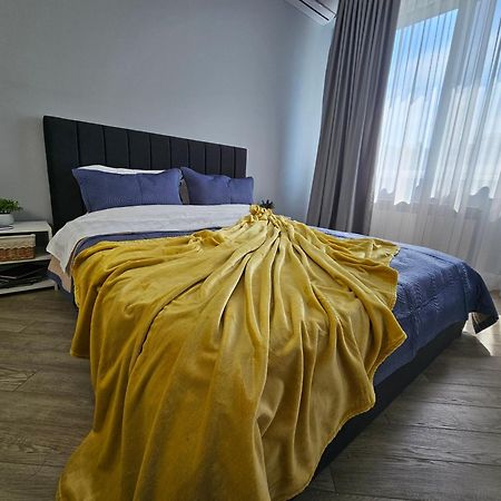 3 Room Gagarin Park Residential Complex Near Mega Shopping Mall Alma-Ata Exteriör bild