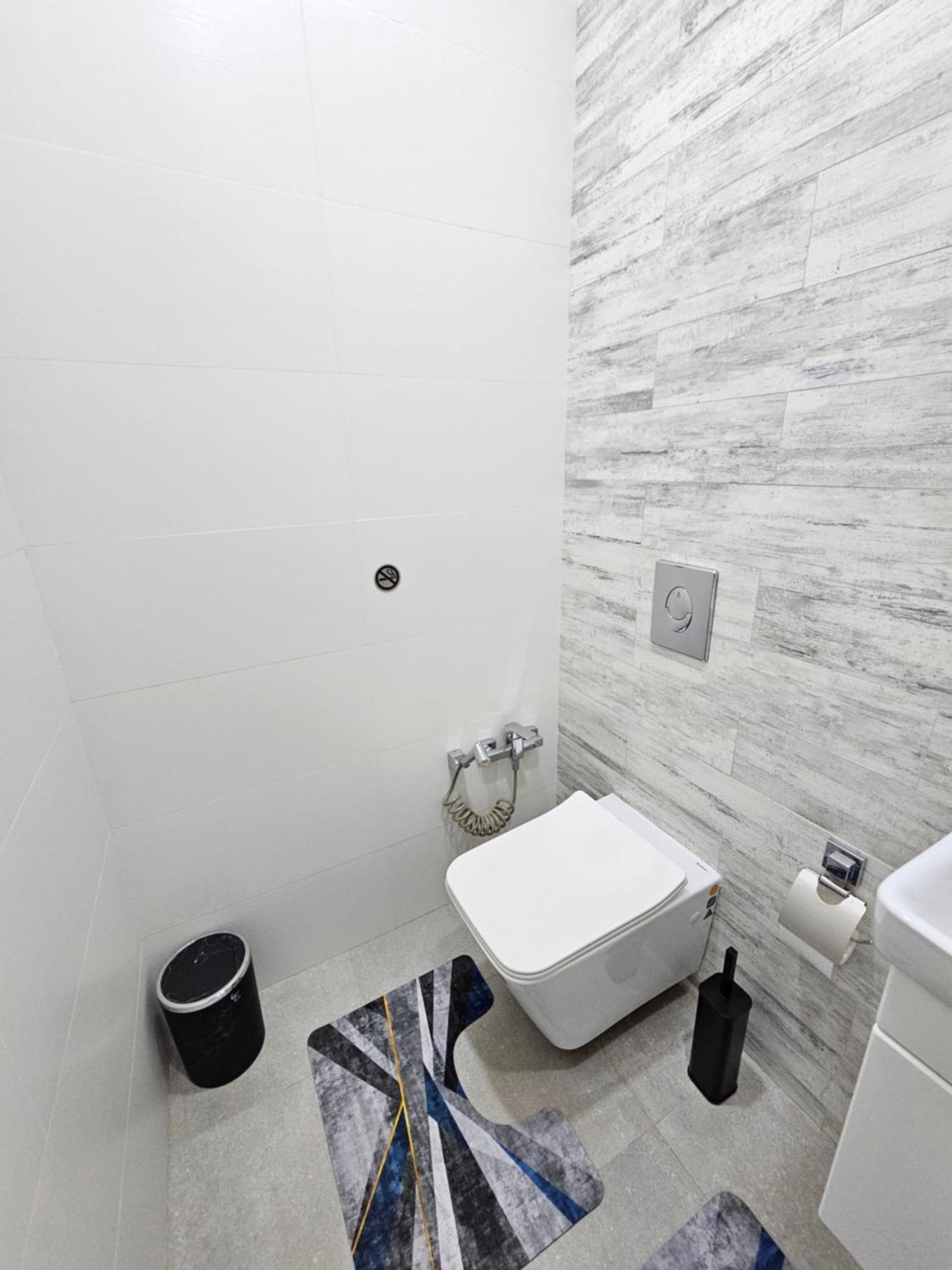 3 Room Gagarin Park Residential Complex Near Mega Shopping Mall Alma-Ata Exteriör bild